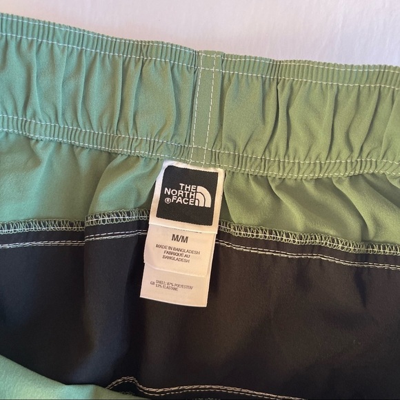 North Face Men’s Hybrid Athletic Board Shorts - Picture 3 of 8